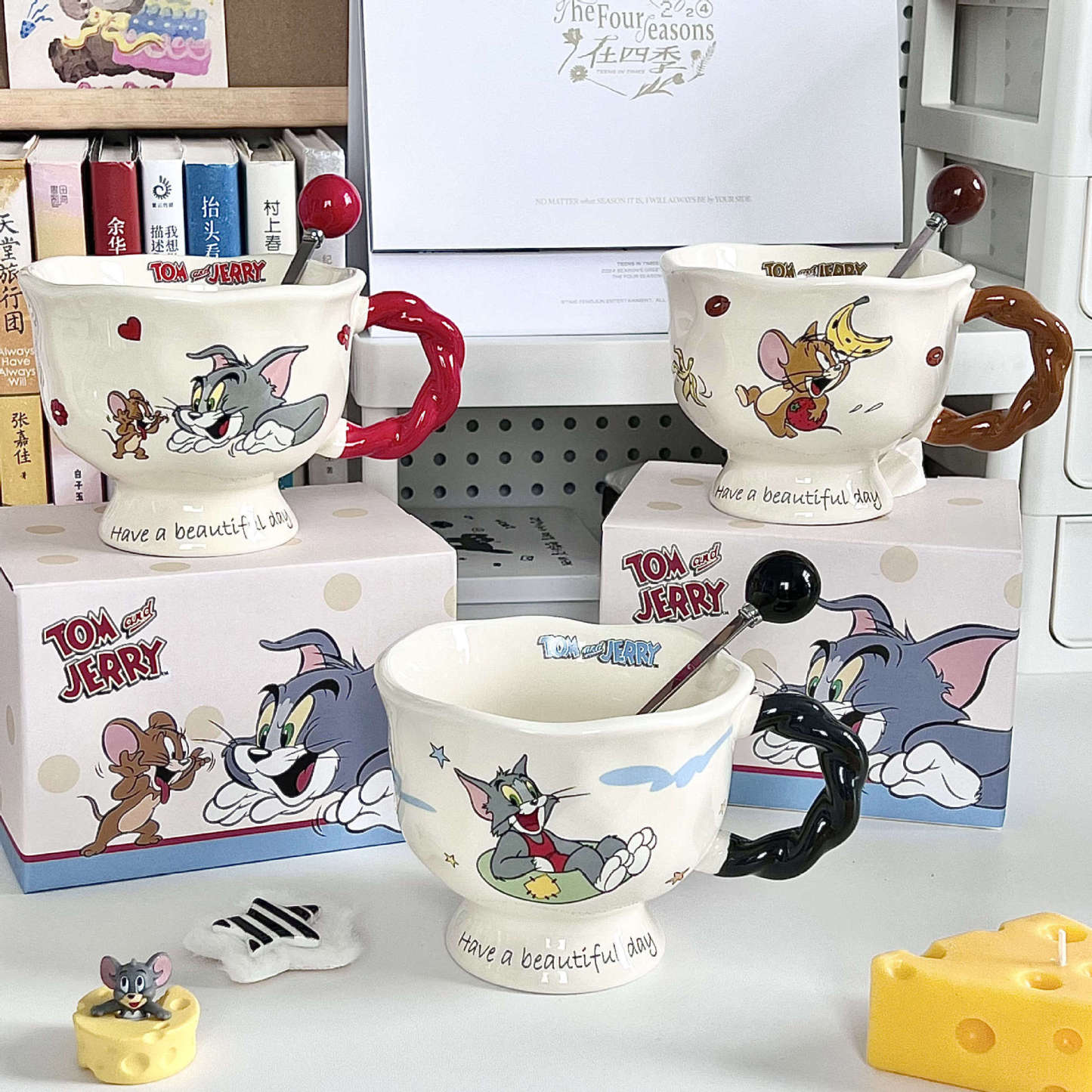 Vintage Cute Cartoon Cat Mouse Print Brown Cup Round Mouth Cup Ceramic Tall Foot Cup Coffee Cup with Spoon Box Gifts