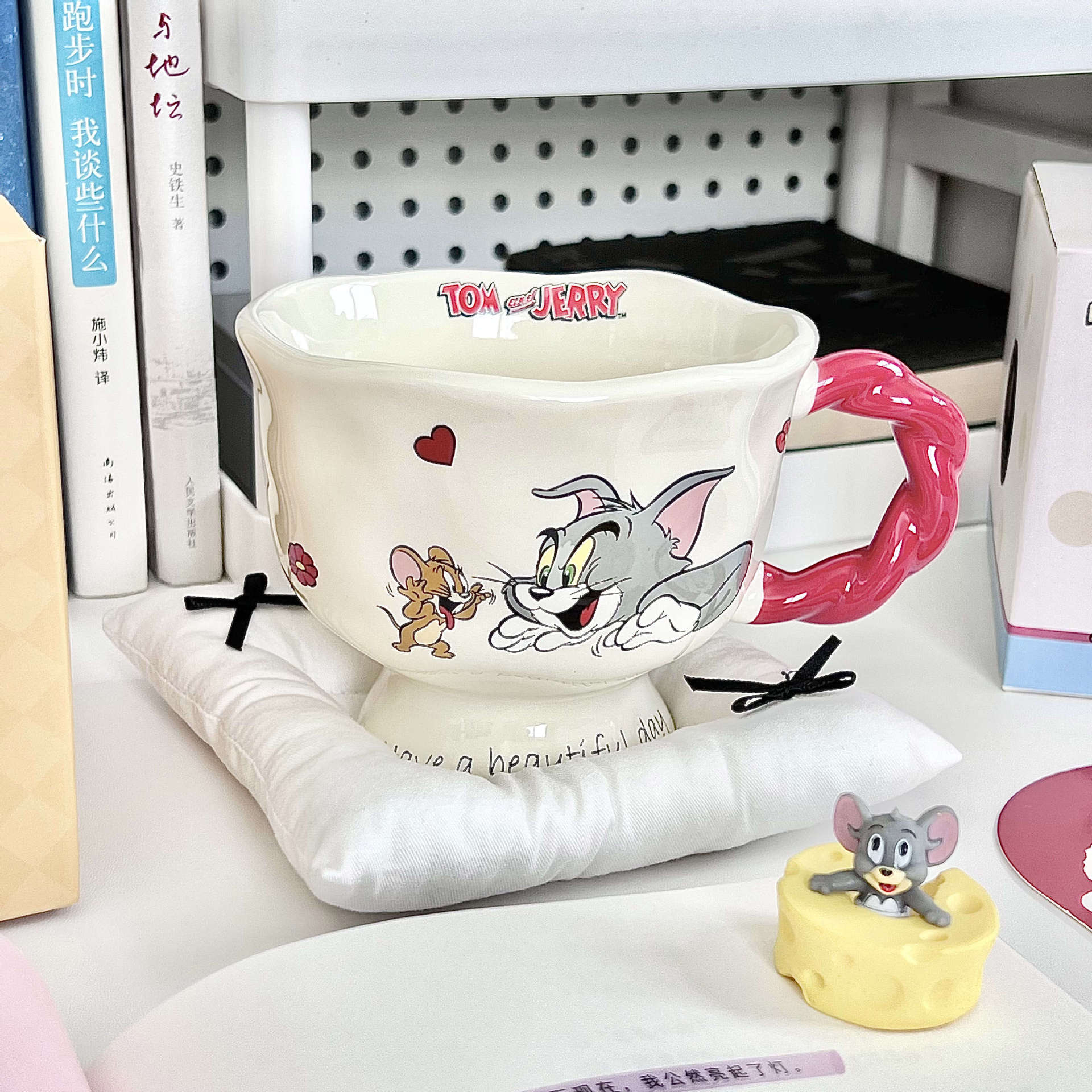 Vintage Cute Cartoon Cat Mouse Print Brown Cup Round Mouth Cup Ceramic Tall Foot Cup Coffee Cup with Spoon Box Gifts