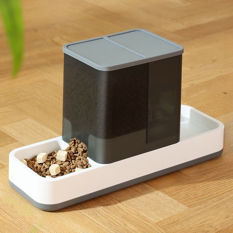 All-in-one feeding and watering machine