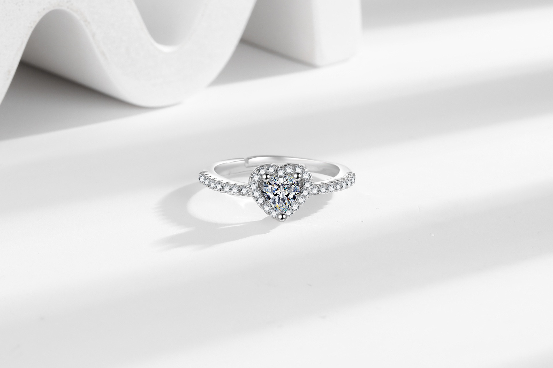 1.4 Carat (ctw) Heart-Cut Moissanite Halo Engagement Rings for Women 925 Sterling Silver Engagement Rings Halo Love Heart Band Heart Cut  Birthstone Jewelry for Women