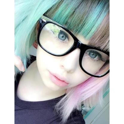 Girls with ttdeye little black circle colored contacts