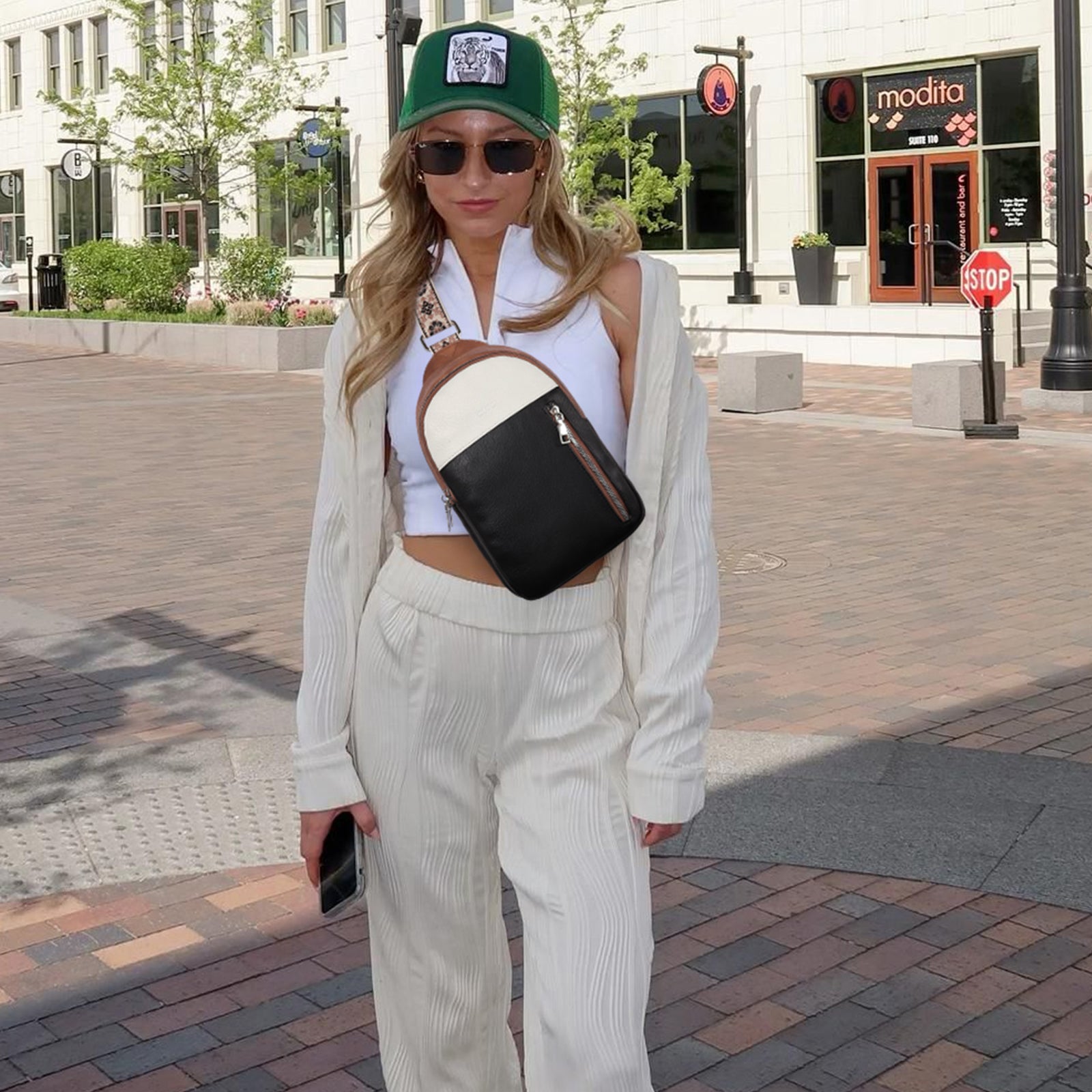 Large Leather Fanny Packs Sling Bag for Women Crossbody Purse Trendy Chest Bag