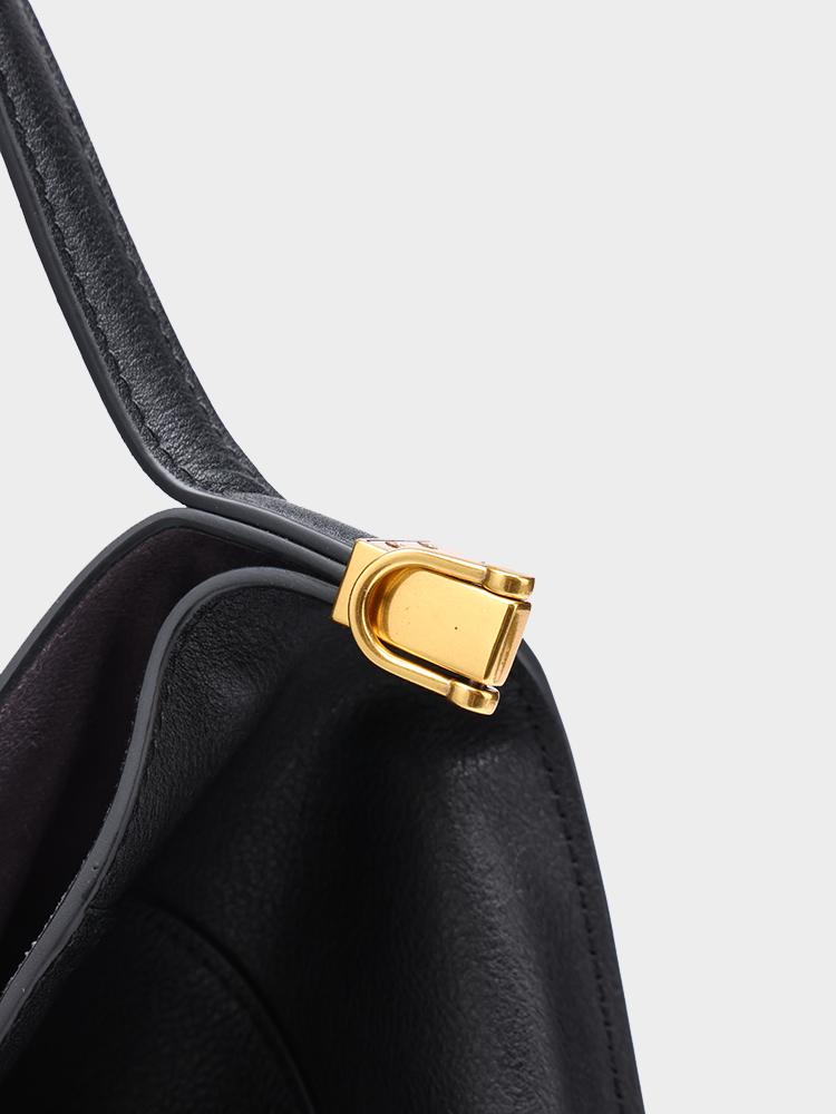 Eaves-Inspired Handheld Bag