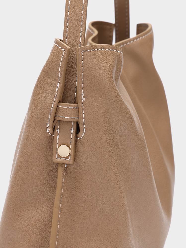 Vegetable-tanned cowhide cloud bag