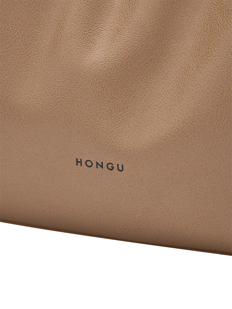 Vegetable-tanned cowhide cloud bag