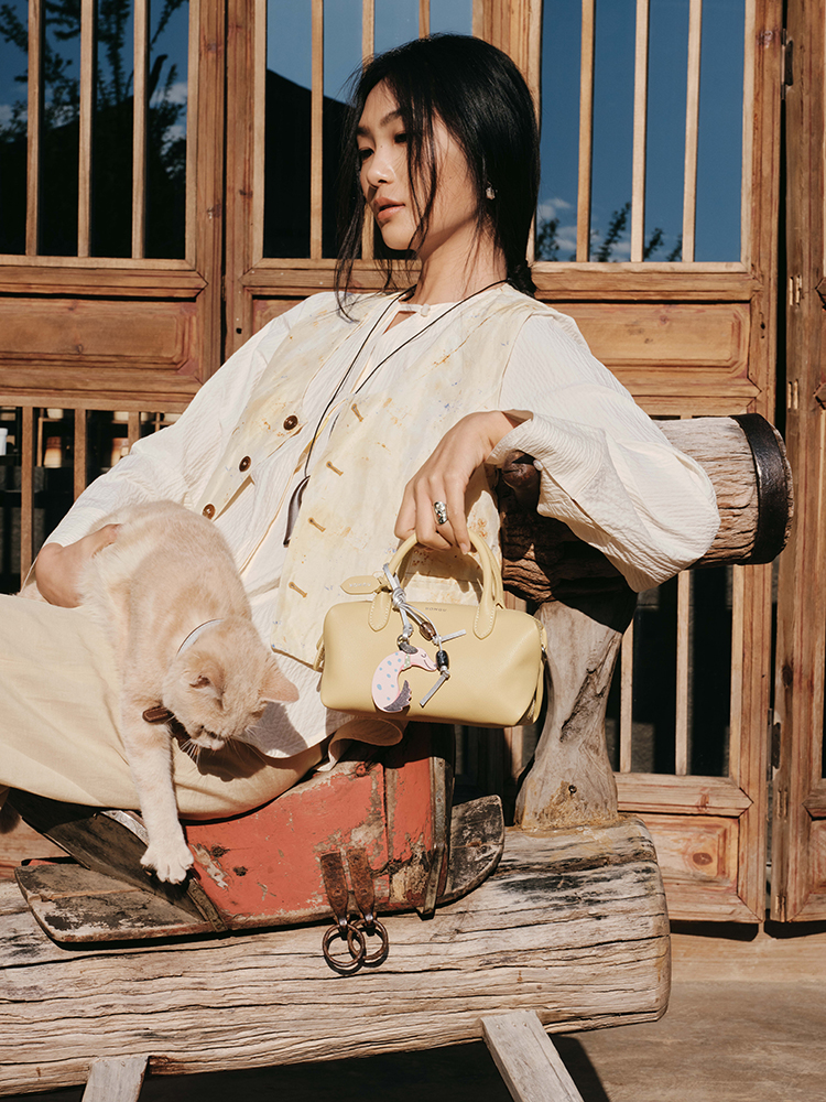 Minimalist Pillow Bag