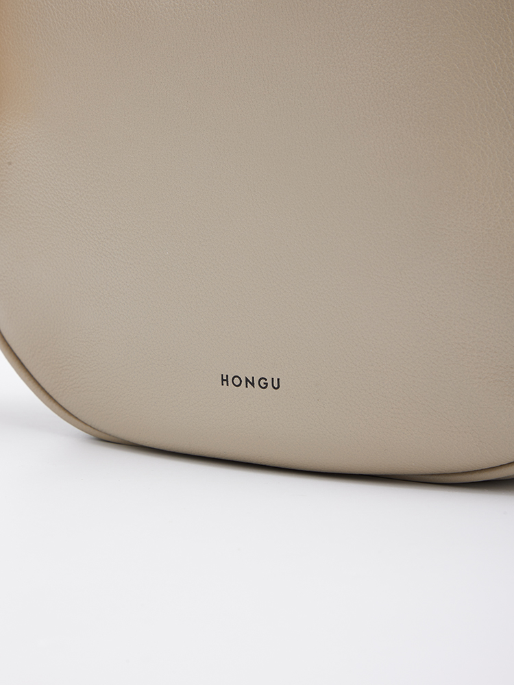 Single-shoulder semi-circular bag