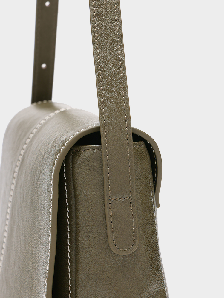 Vegetable-tanned cowhide crossbody bag