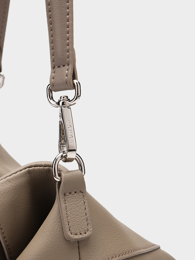 Single-shoulder crossbody bag