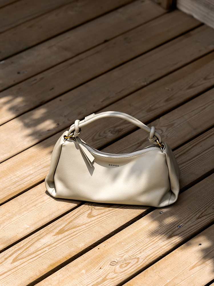 Simple single-shoulder bag