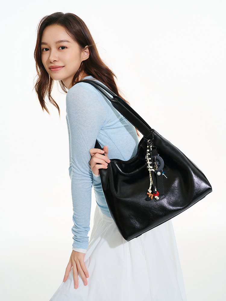 Large-capacity tote bag