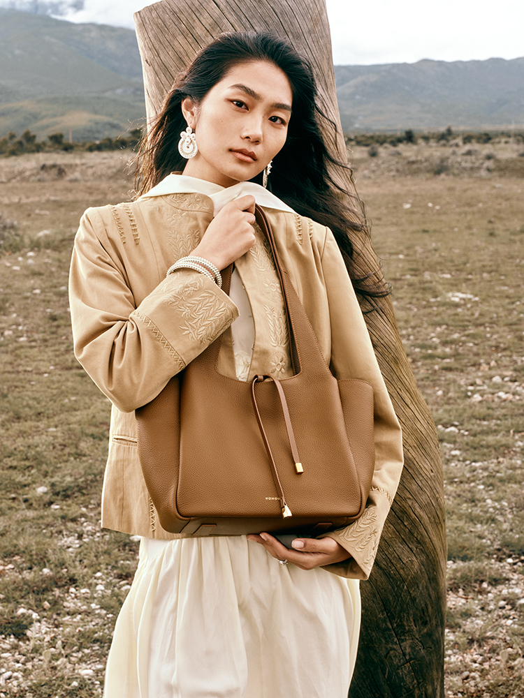 Large-capacity tote bag