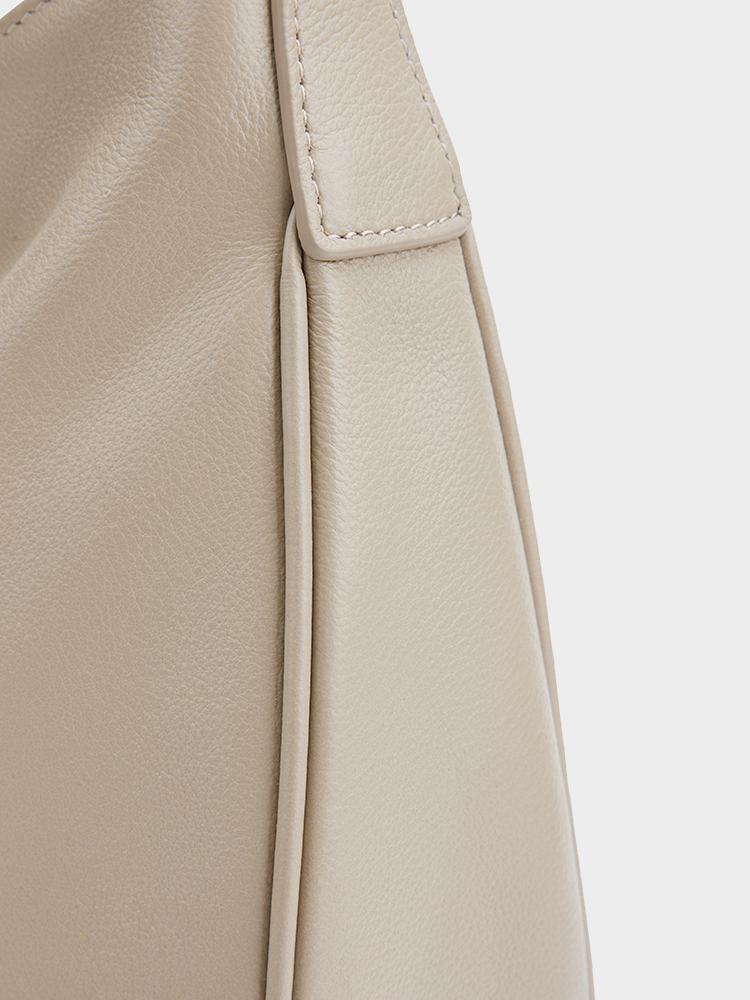 Single-shoulder semi-circular bag