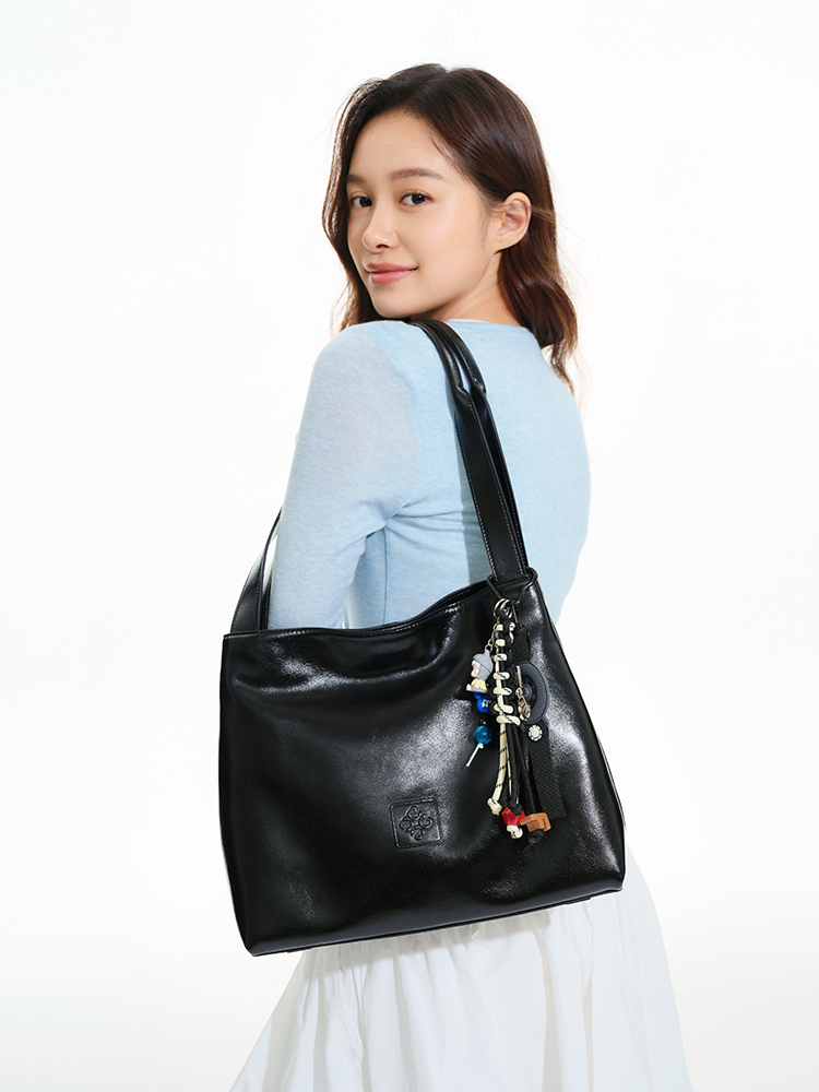 Large-capacity tote bag