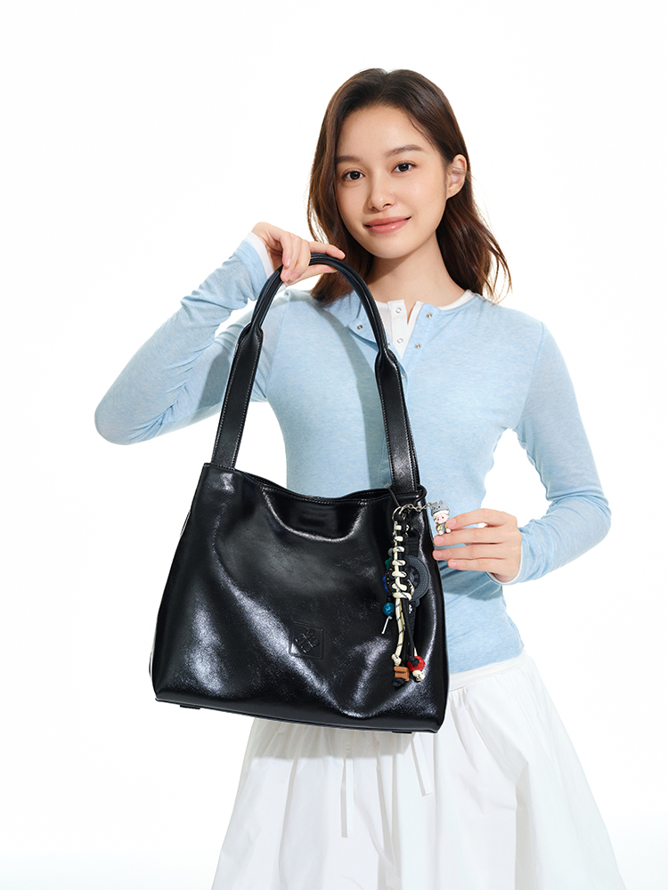 Large-capacity tote bag