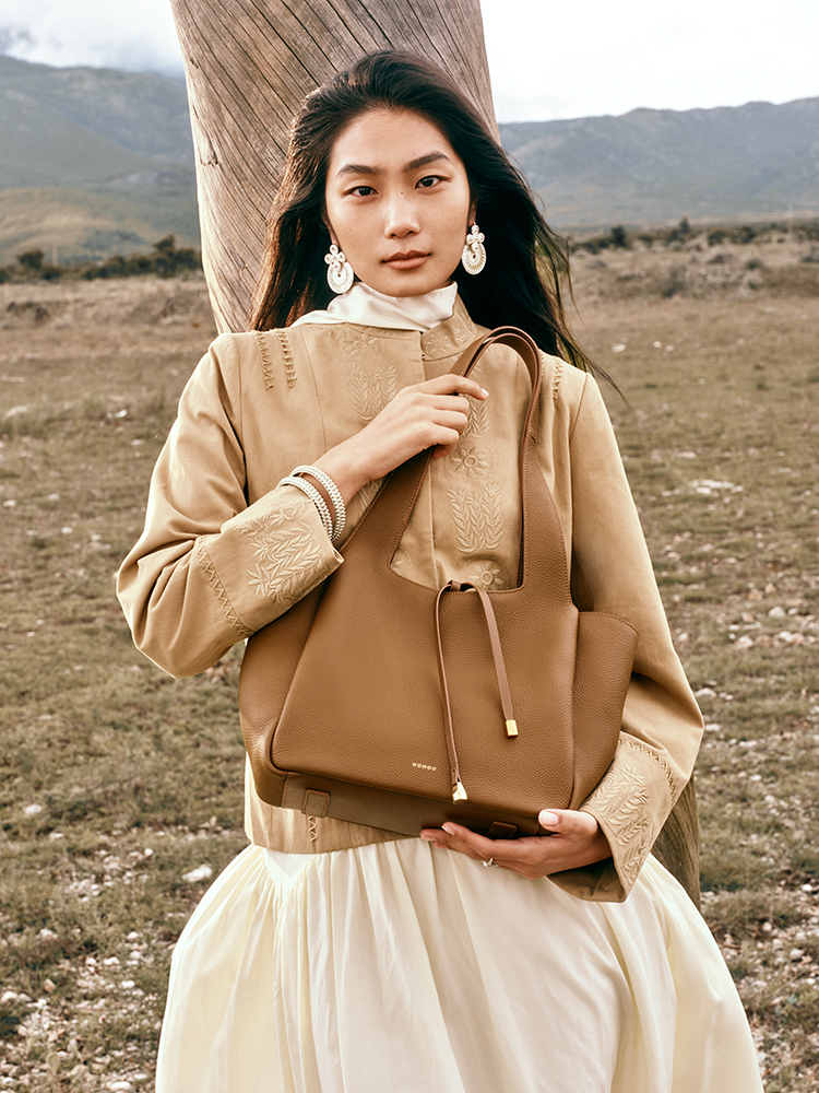 Large-capacity tote bag