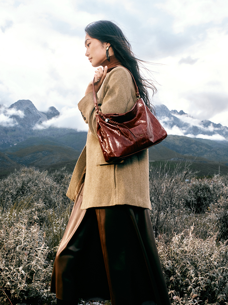 Oil wax single-shoulder bag