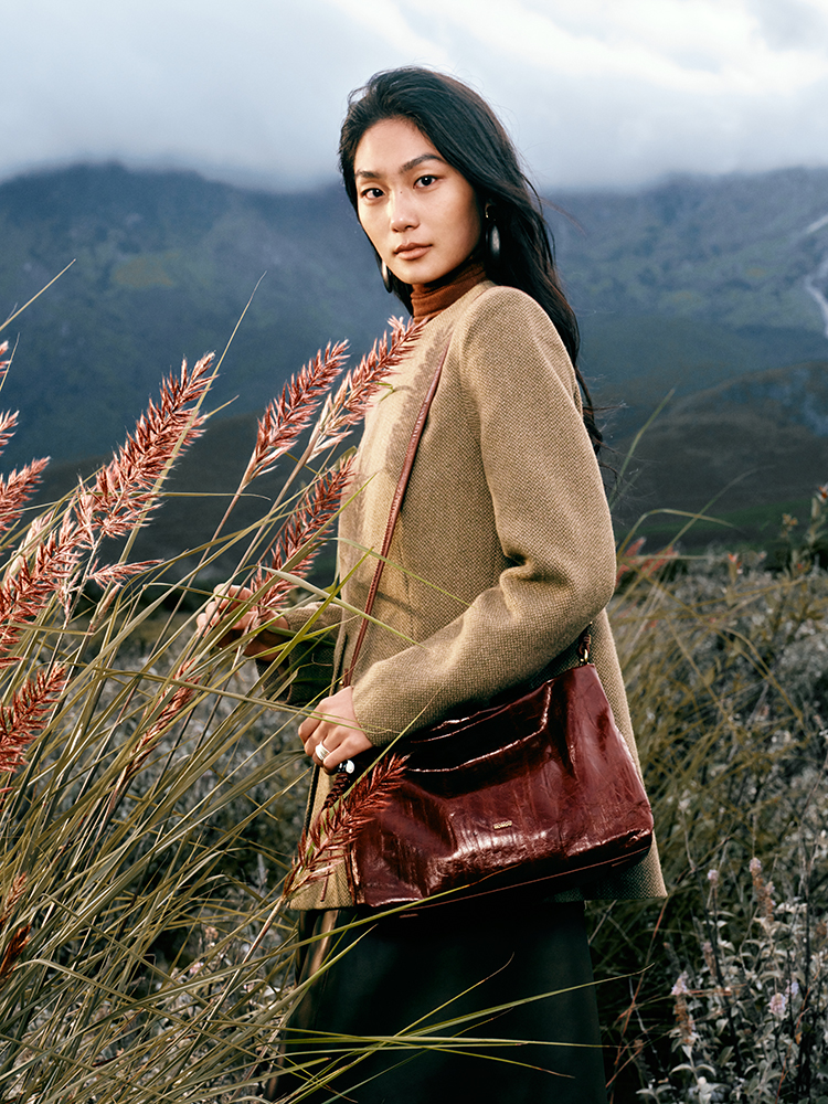 Oil wax single-shoulder bag