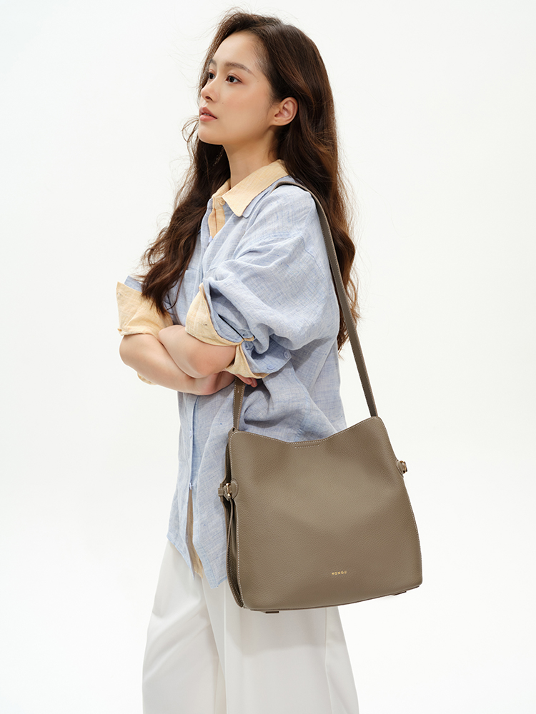 Lazy bucket bag
