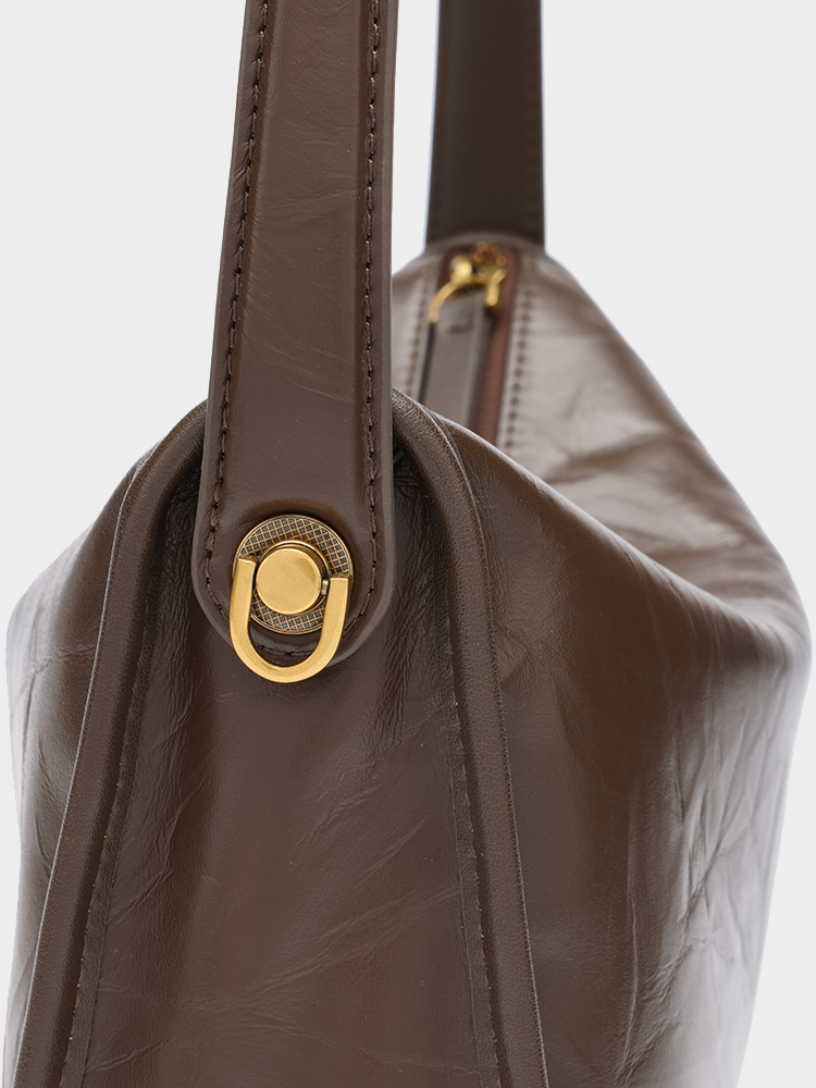 Durable single-shoulder bag