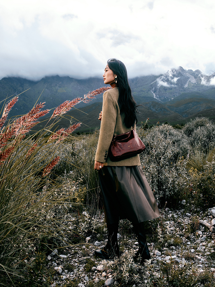 Oil wax single-shoulder bag