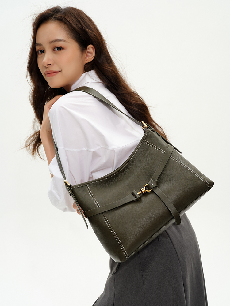 Large-capacity tote bag