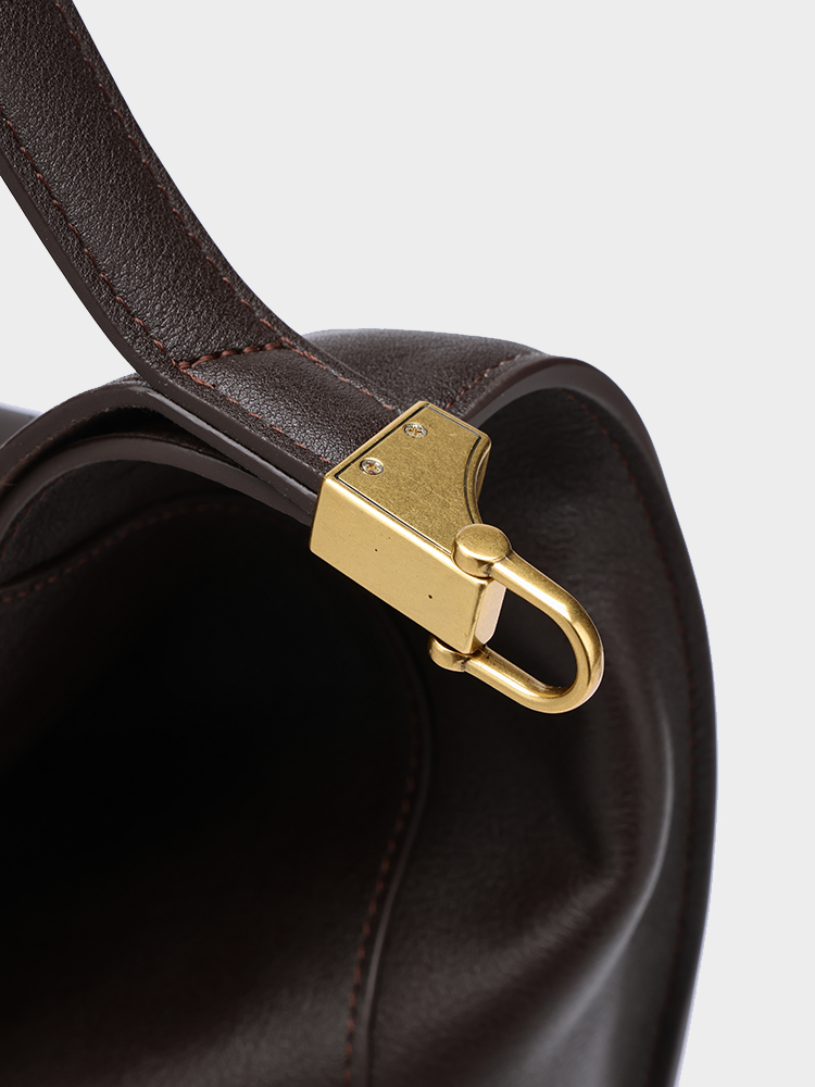 Eaves-Inspired Handheld Bag