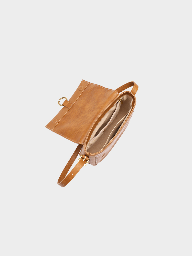 Vegetable-tanned cowhide crossbody bag