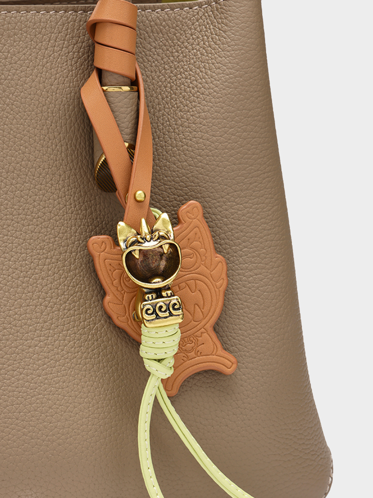 Large-capacity handbag