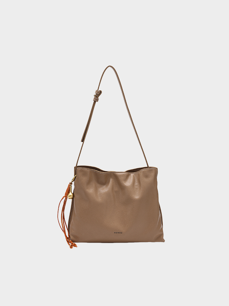 Vegetable-tanned cowhide cloud bag
