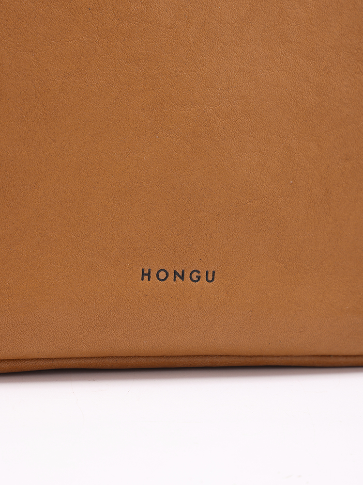 Vegetable-tanned cowhide crossbody bag