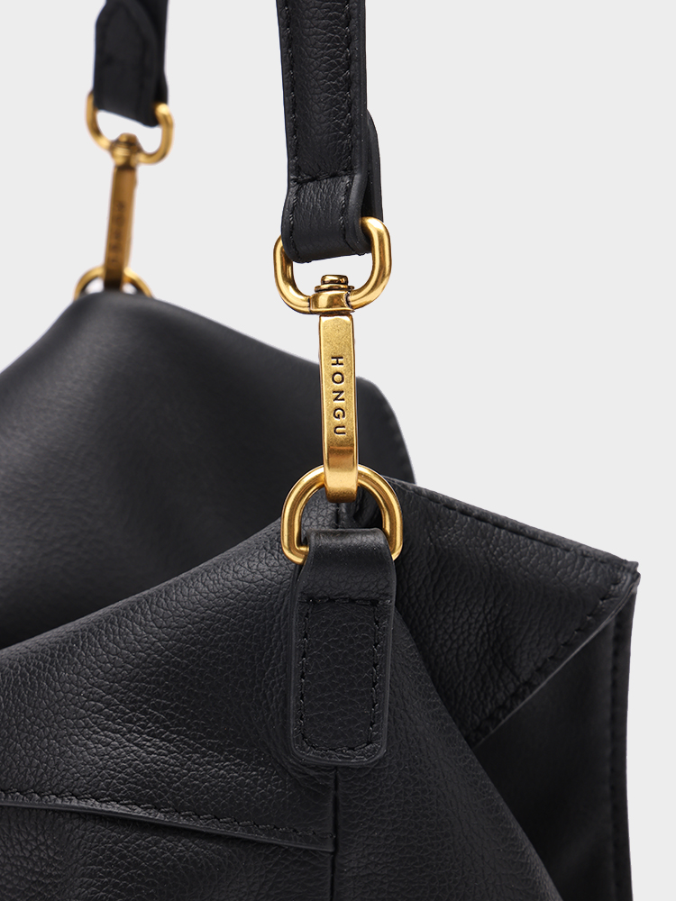 Single-shoulder crossbody bag