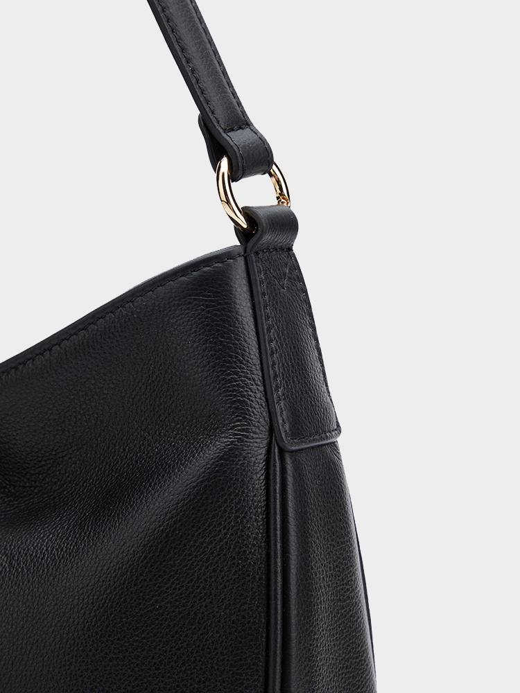 Single-shoulder semi-circular bag