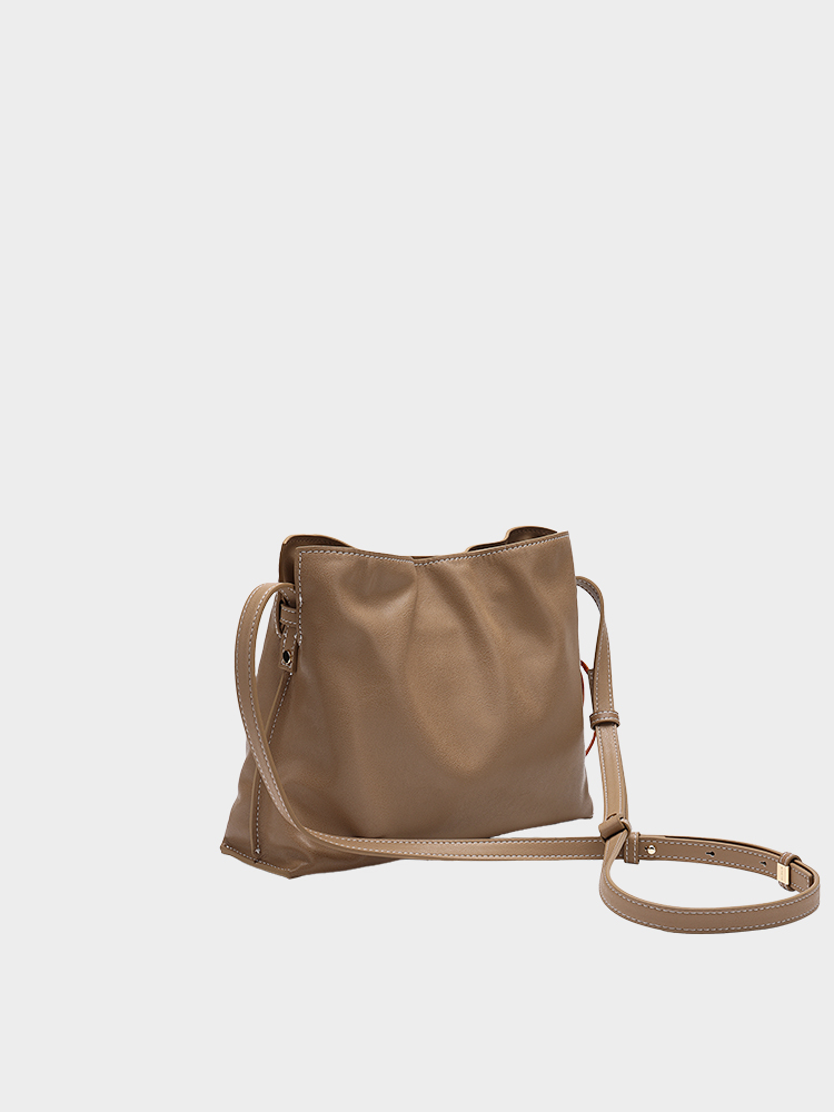 Vegetable-tanned cowhide cloud bag