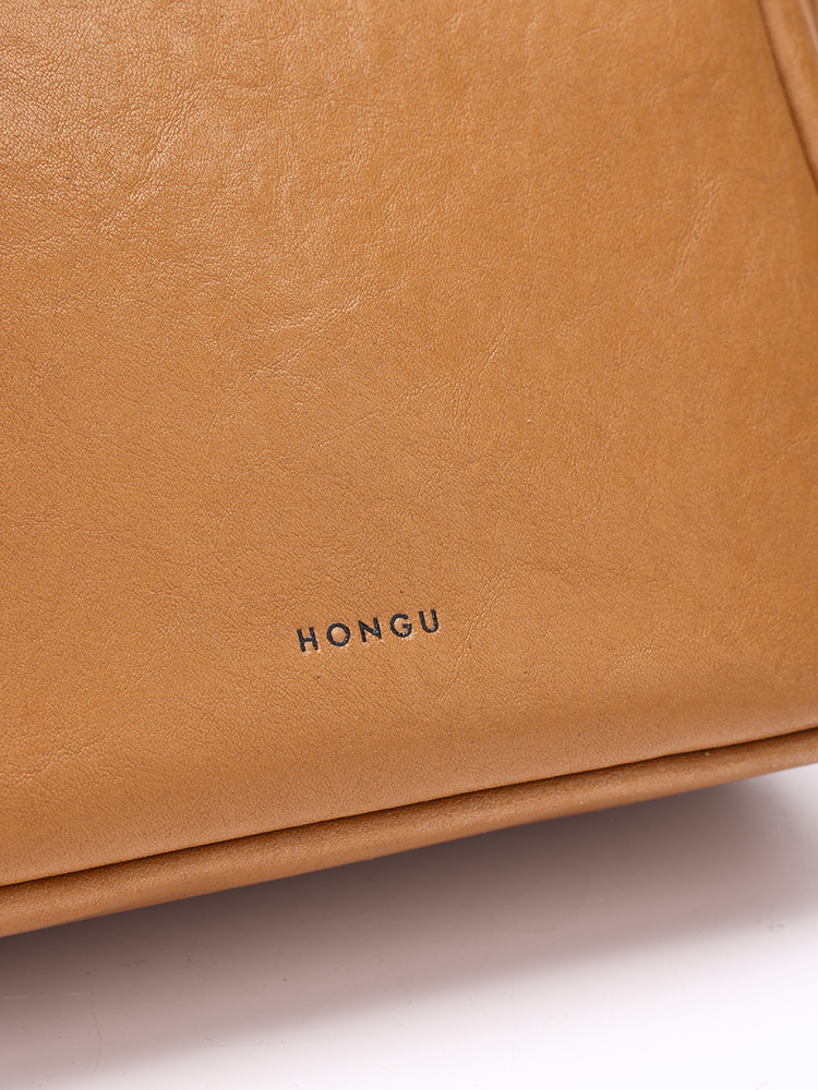 Vegetable-tanned cowhide crossbody bag