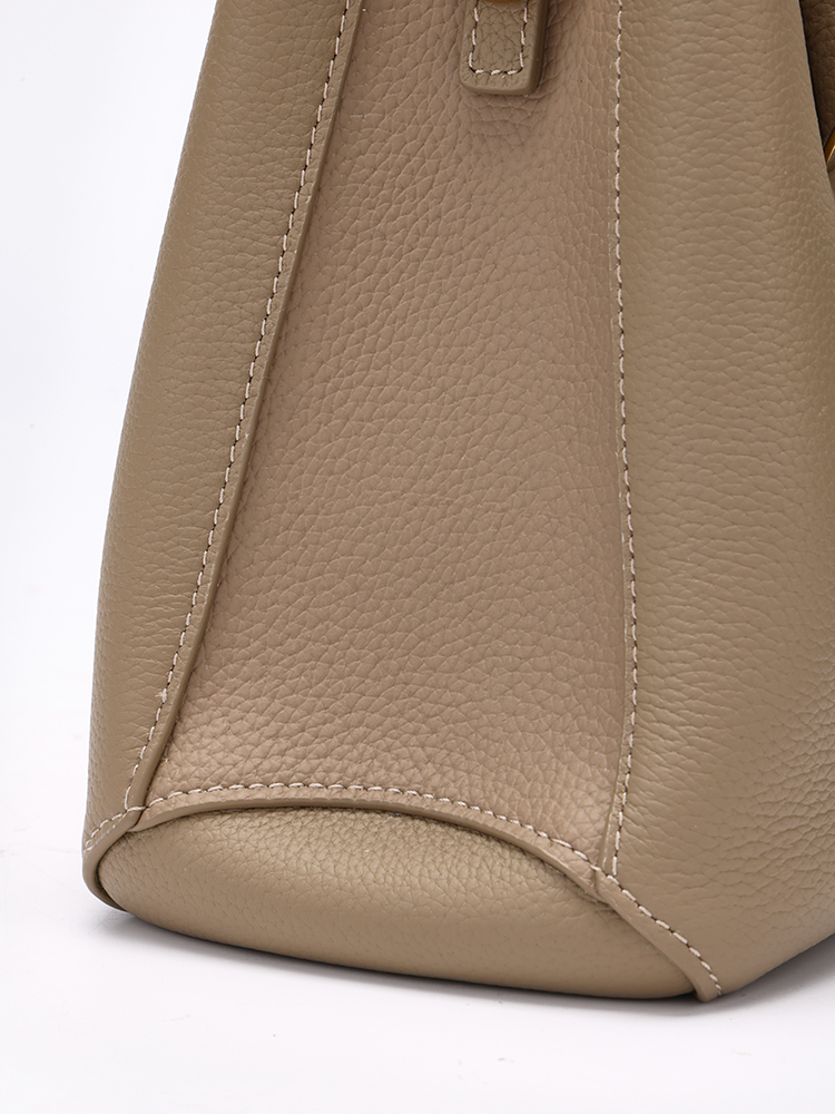 Large-capacity handbag