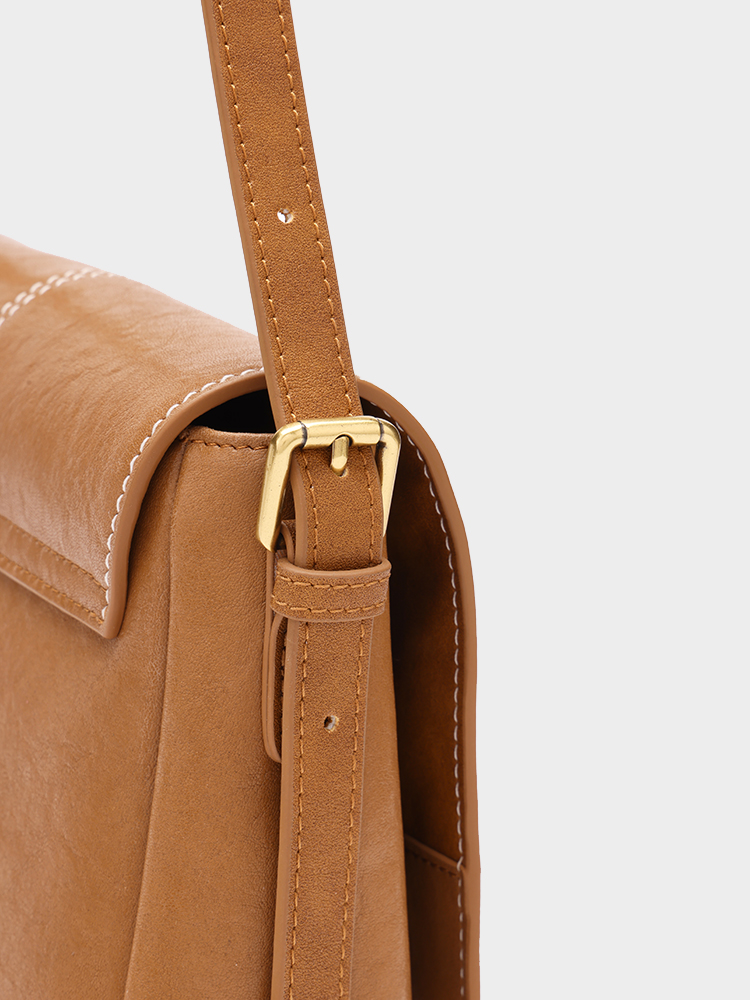 Vegetable-tanned cowhide crossbody bag