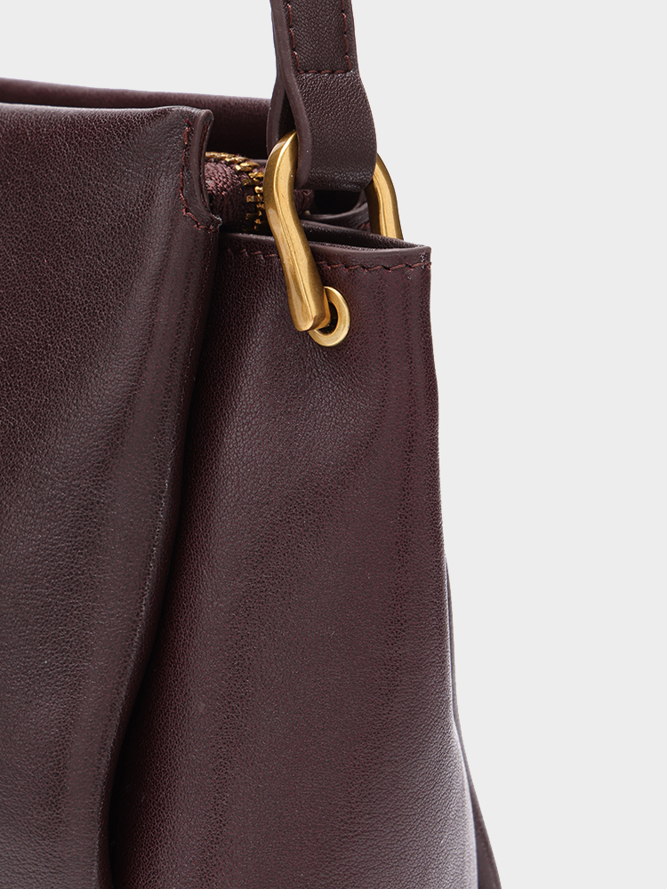 Leather tote bag