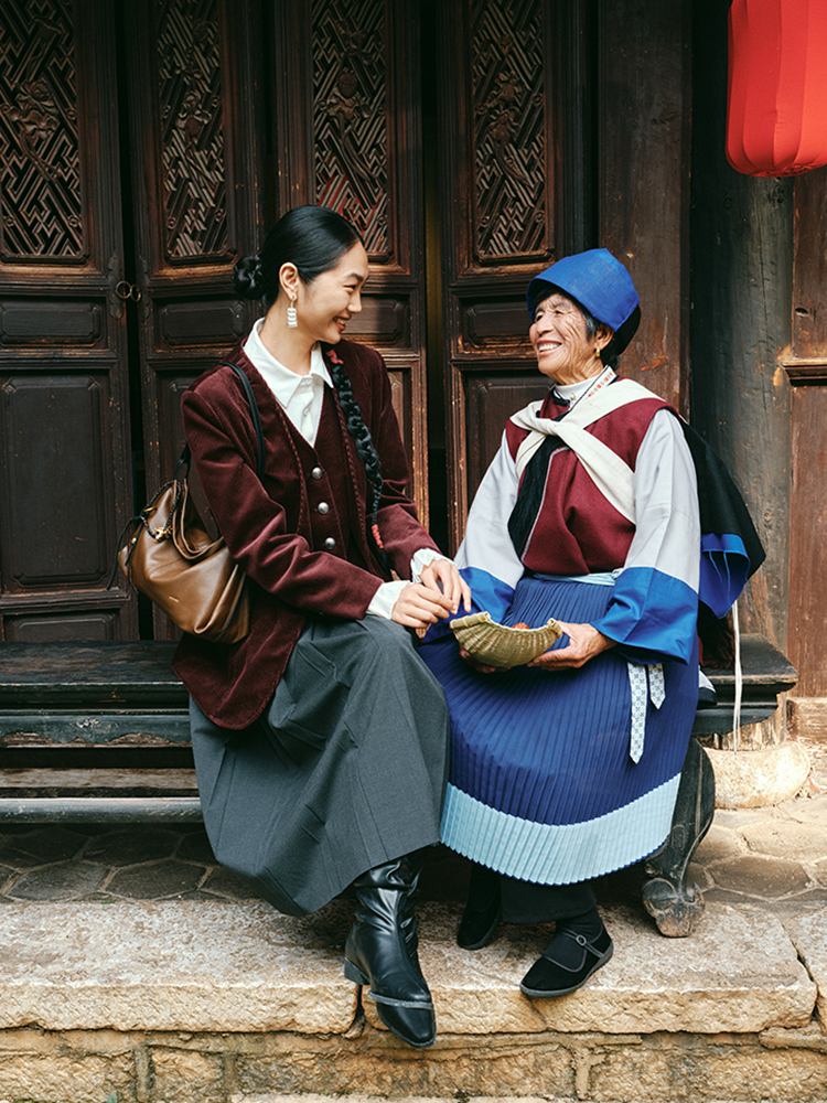 Large-Capacity Commuter Bag