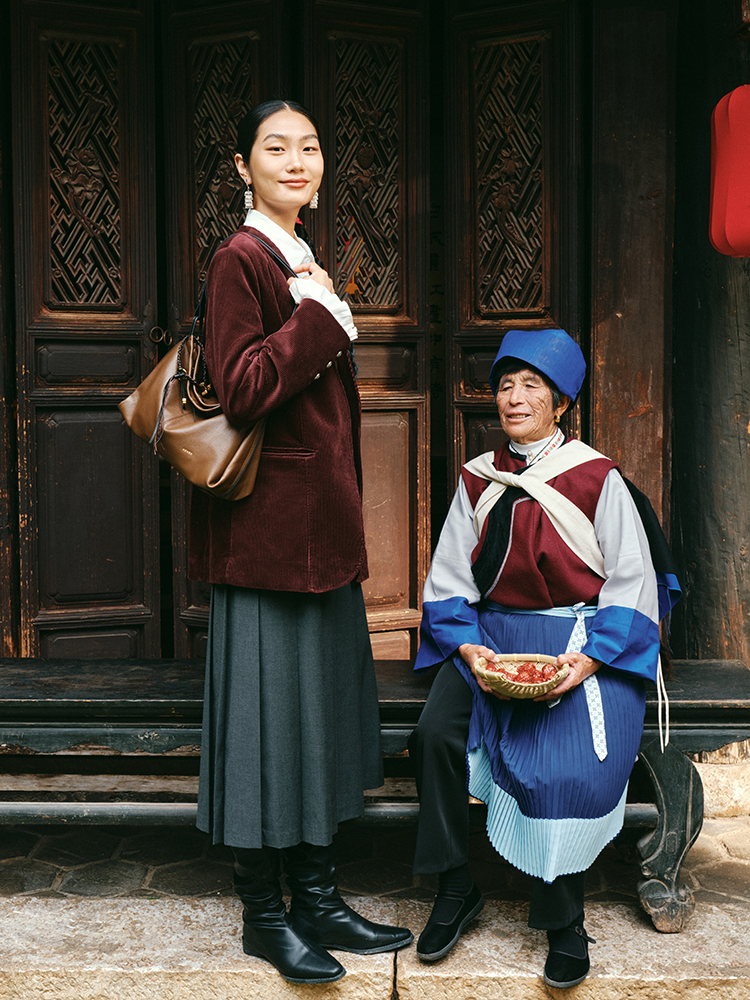 Large-Capacity Commuter Bag