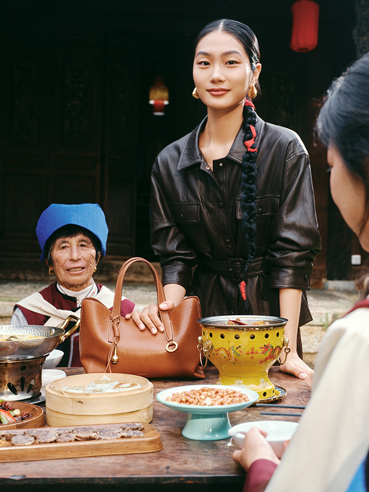 Large-Capacity Commuter Tote