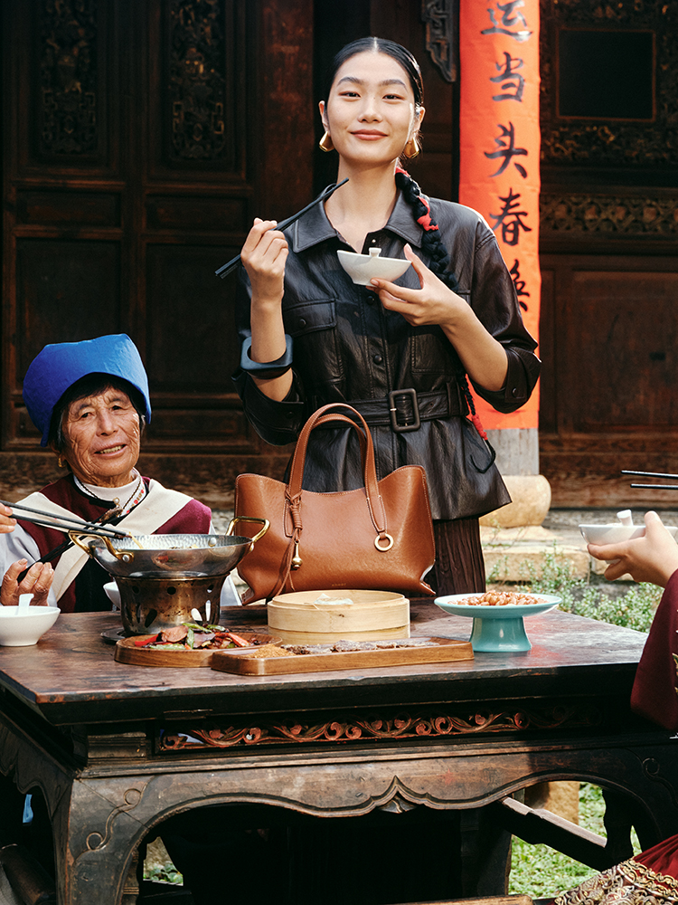 Large-Capacity Commuter Tote