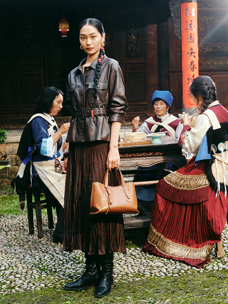 Large-Capacity Commuter Tote