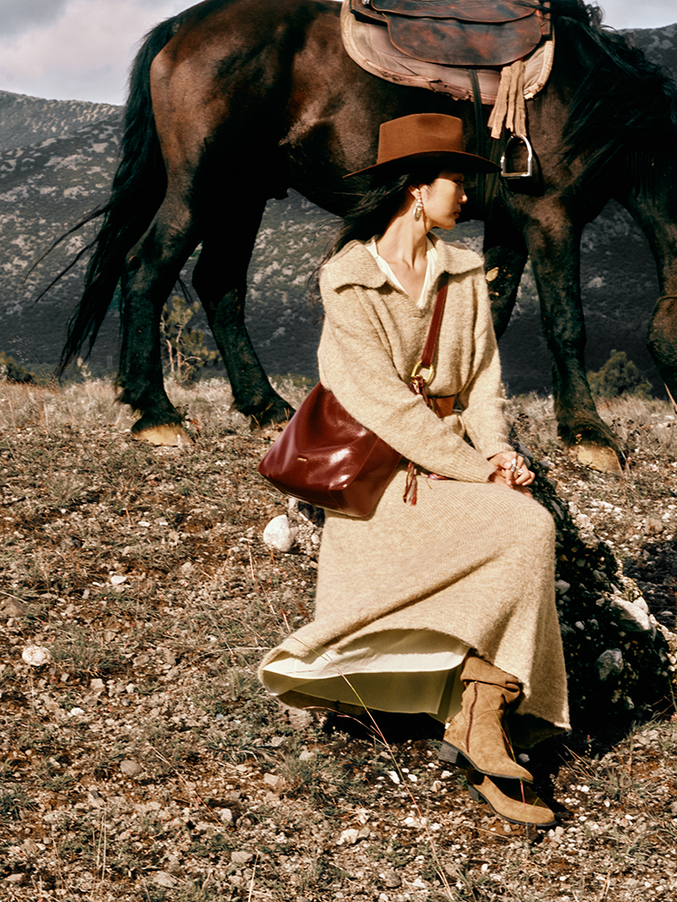 Large-capacity tote bag