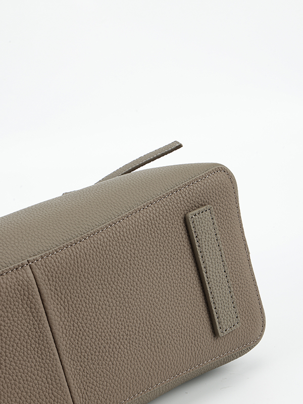 Knotted Detail Top Shoulder Bag
