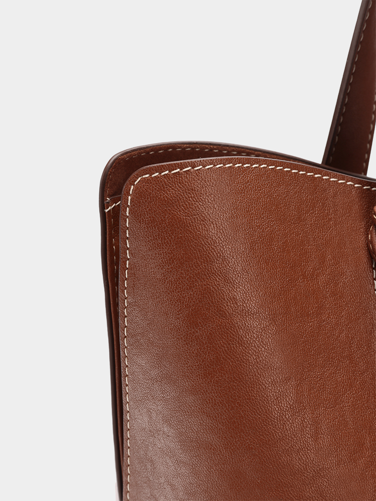 Large-Capacity Commuter Tote