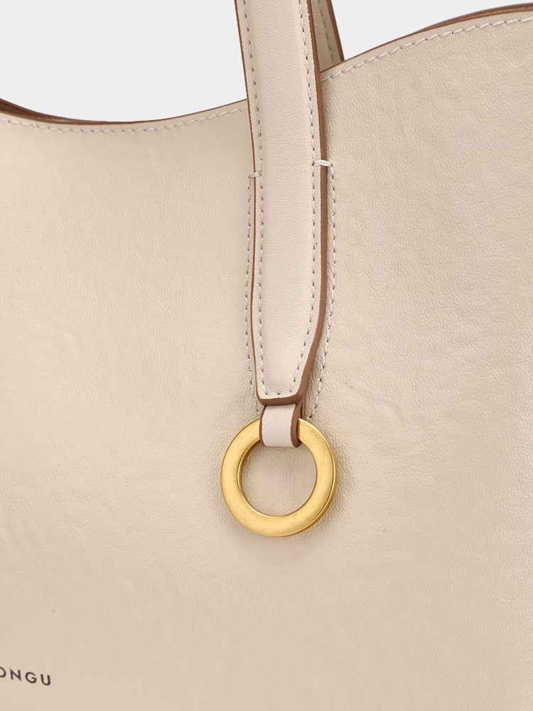 Large-Capacity Commuter Tote