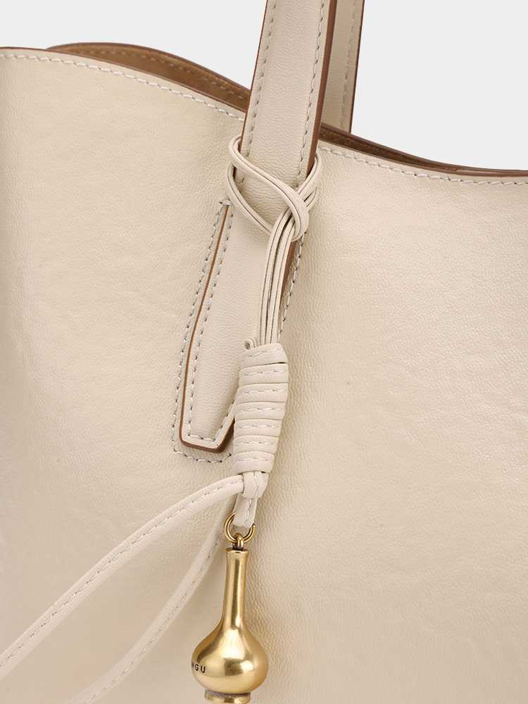 Large-Capacity Commuter Tote