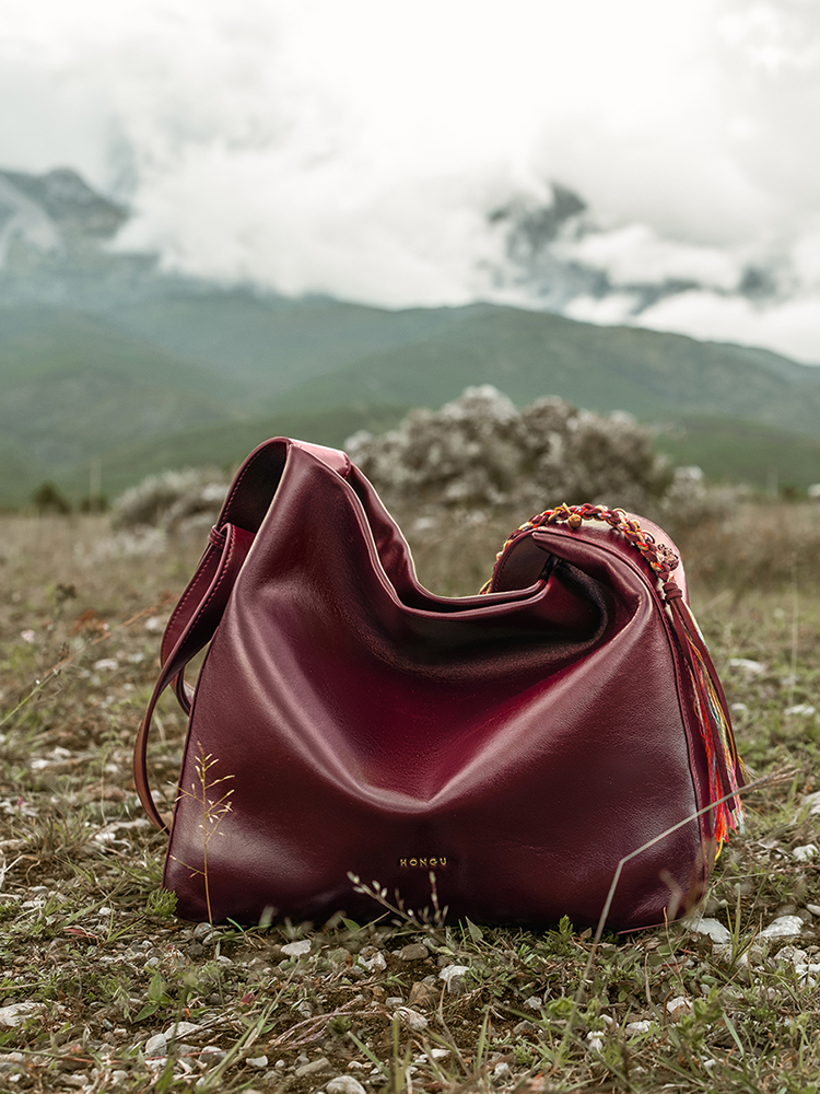 Large-capacity tote bag