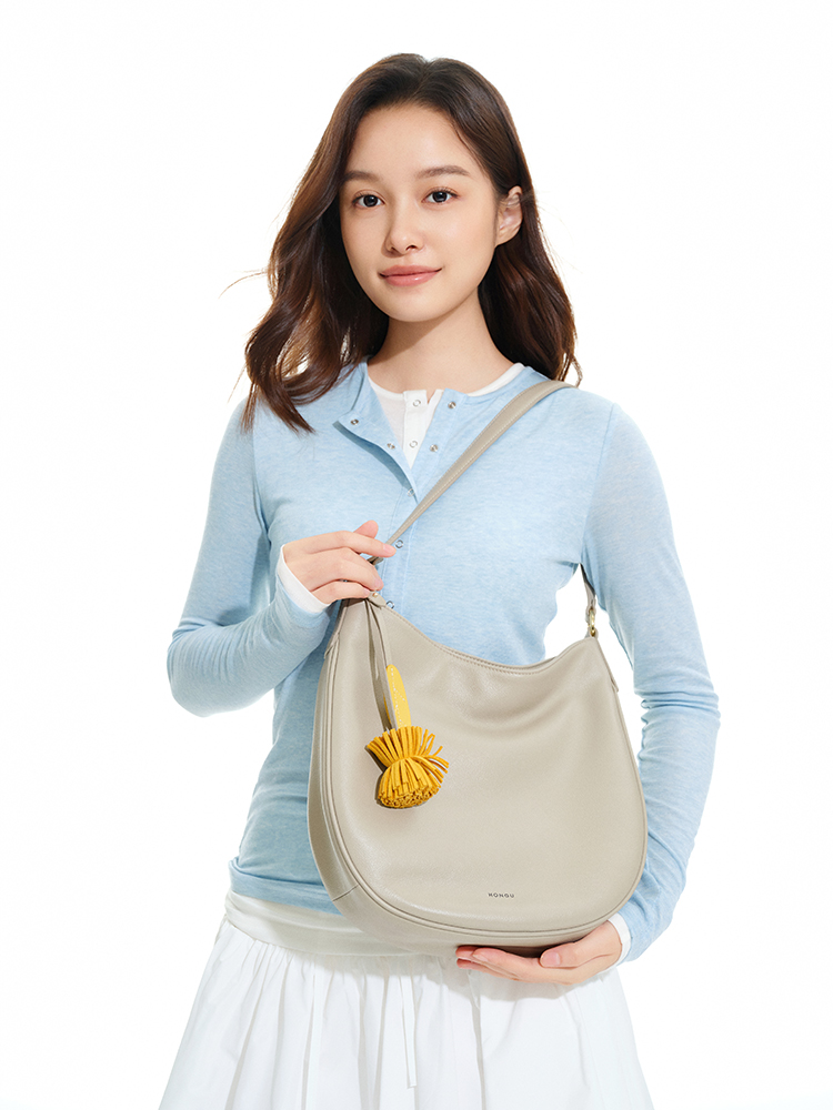 Single-shoulder semi-circular bag